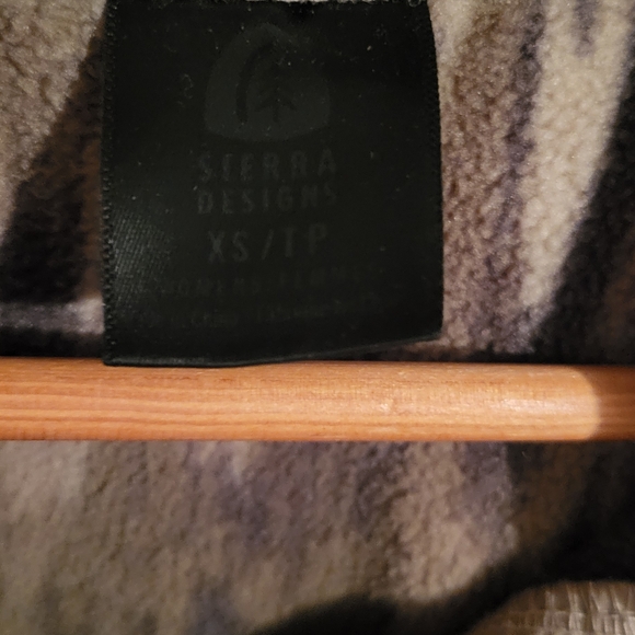 Patterned Pullover Sweater - Picture 3 of 4